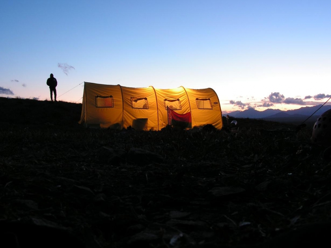 Номинанты "Хрустального пика-2009": пик Верный по центру Северо-Западной стены (Альпинизм, risk.ru, события, горы, риск.ру, кызыл-аскер, хрустальный пик, кафедральный собор, головченко, бандалет, киргизия)