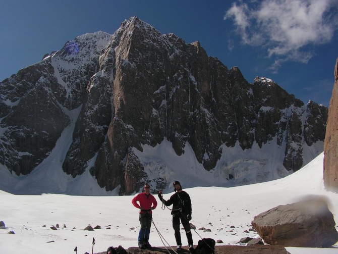 Номинанты "Хрустального пика-2009": пик Верный по центру Северо-Западной стены (Альпинизм, risk.ru, события, горы, риск.ру, кызыл-аскер, хрустальный пик, кафедральный собор, головченко, бандалет, киргизия)