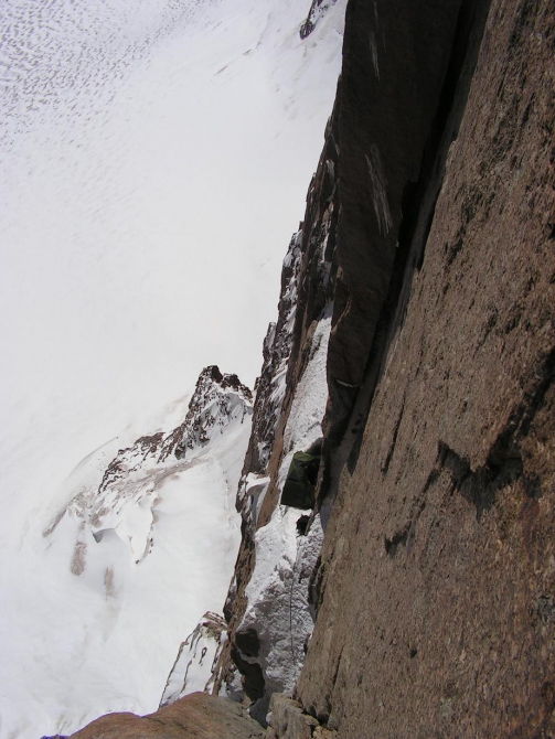 Номинанты "Хрустального пика-2009": пик Верный по центру Северо-Западной стены (Альпинизм, risk.ru, события, горы, риск.ру, кызыл-аскер, хрустальный пик, кафедральный собор, головченко, бандалет, киргизия)
