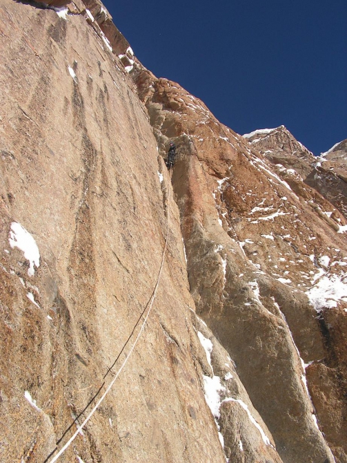 Номинанты "Хрустального пика-2009": пик Верный по центру Северо-Западной стены (Альпинизм, risk.ru, события, горы, риск.ру, кызыл-аскер, хрустальный пик, кафедральный собор, головченко, бандалет, киргизия)
