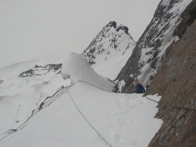 Номинанты "Хрустального пика-2009": пик Верный по центру Северо-Западной стены (Альпинизм, risk.ru, события, горы, риск.ру, кызыл-аскер, хрустальный пик, кафедральный собор, головченко, бандалет, киргизия)
