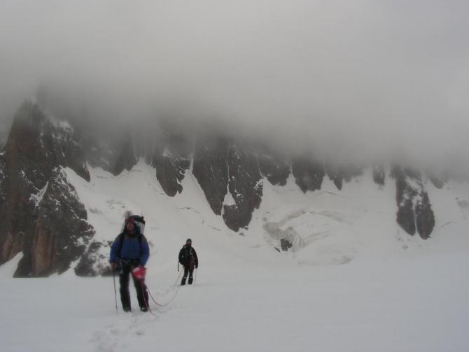 Номинанты "Хрустального пика-2009": пик Верный по центру Северо-Западной стены (Альпинизм, risk.ru, события, горы, риск.ру, кызыл-аскер, хрустальный пик, кафедральный собор, головченко, бандалет, киргизия)