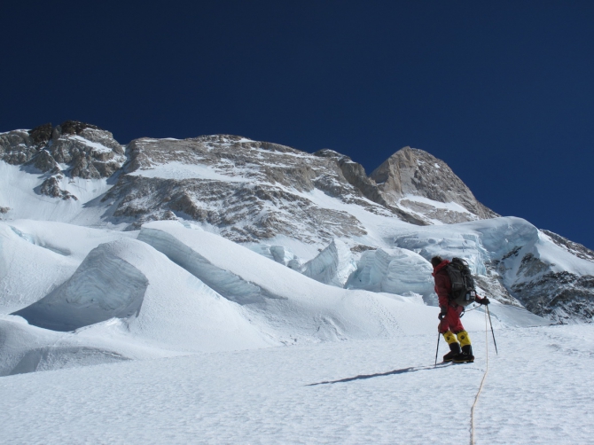 Номинанты «Хрустального пика-2009»: первое зимнее восхождение на Макалу (Альпинизм, risk.ru, события, зима, риск.ру, экспедиции, денис урубко, симоне моро, хрустальный пик)