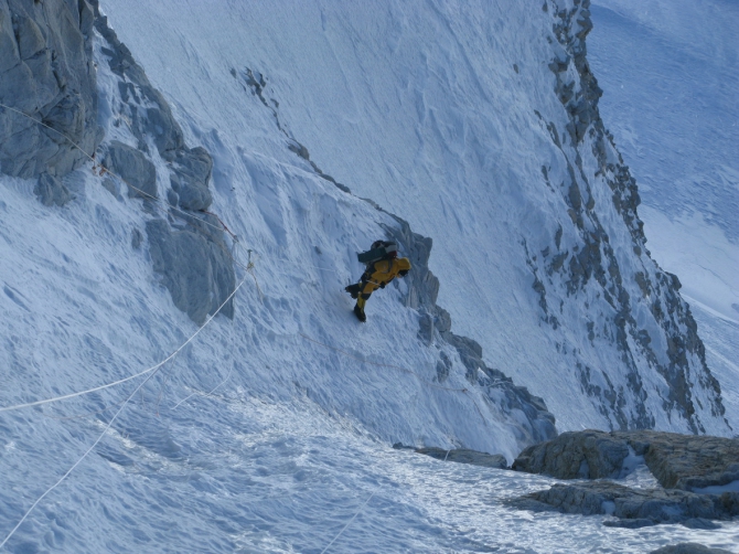 Номинанты «Хрустального пика-2009»: первое зимнее восхождение на Макалу (Альпинизм, risk.ru, события, зима, риск.ру, экспедиции, денис урубко, симоне моро, хрустальный пик)
