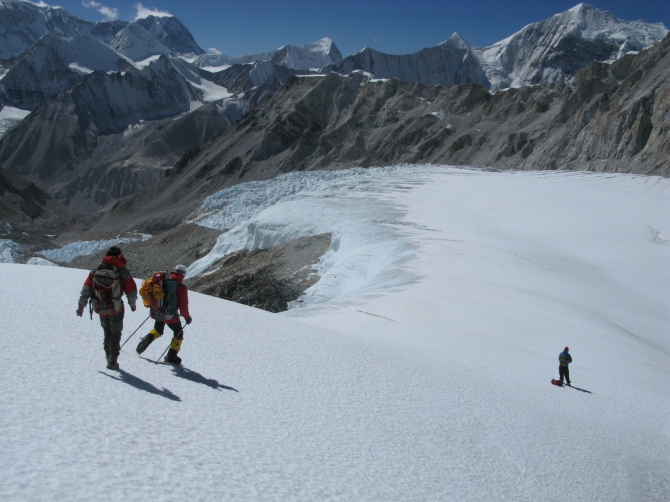 Номинанты «Хрустального пика-2009»: первое зимнее восхождение на Макалу (Альпинизм, risk.ru, события, зима, риск.ру, экспедиции, денис урубко, симоне моро, хрустальный пик)