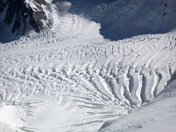 Номинанты "Хрустального пика-2009": соло на пик Победы по Северному ребру (Альпинизм, маршрут абалакова, калуга, алексей косяков, хрустальный пик, победа, риск.ру, события, risk.ru)