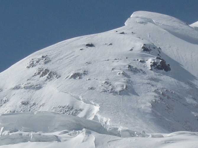 Номинанты "Хрустального пика-2009": соло на пик Победы по Северному ребру (Альпинизм, маршрут абалакова, калуга, алексей косяков, хрустальный пик, победа, риск.ру, события, risk.ru)