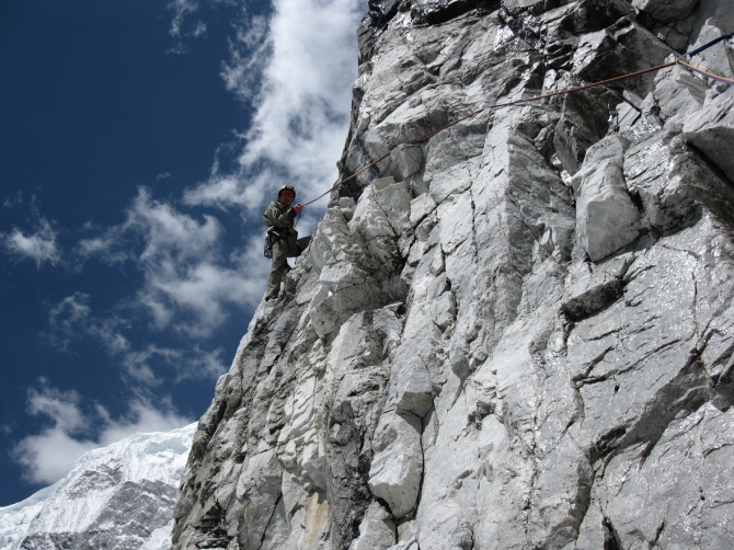 Номинанты "Хрустального пика 2009": Чо-Ойю по Юго-Восточной стене (Альпинизм, хрустальный пик, события, риск.ру, risk.ru, борис дедешко, денис урубко, горы, экспедиции, непал, 6б, первопроход, казахстан)