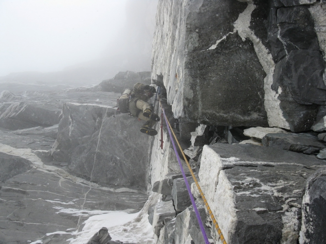 Номинанты "Хрустального пика 2009": Чо-Ойю по Юго-Восточной стене (Альпинизм, хрустальный пик, события, риск.ру, risk.ru, борис дедешко, денис урубко, горы, экспедиции, непал, 6б, первопроход, казахстан)