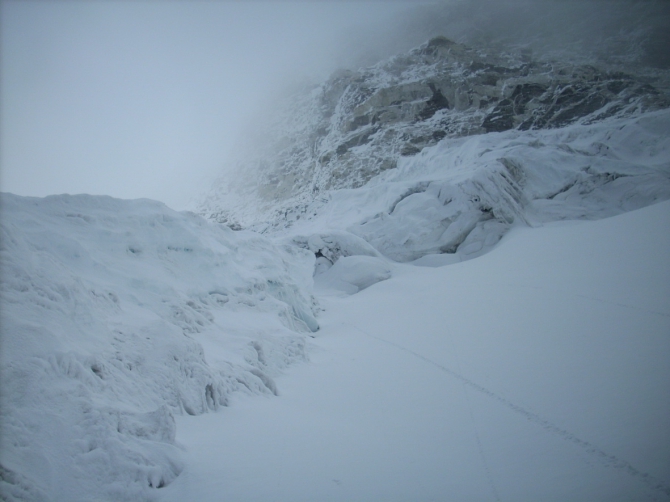 Номинанты "Хрустального пика 2009": Чо-Ойю по Юго-Восточной стене (Альпинизм, хрустальный пик, события, риск.ру, risk.ru, борис дедешко, денис урубко, горы, экспедиции, непал, 6б, первопроход, казахстан)