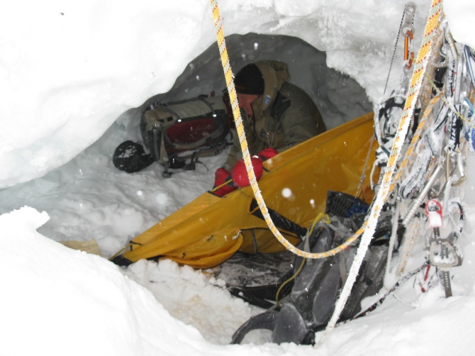 Номинанты "Хрустального пика 2009": Чо-Ойю по Юго-Восточной стене (Альпинизм, хрустальный пик, события, риск.ру, risk.ru, борис дедешко, денис урубко, горы, экспедиции, непал, 6б, первопроход, казахстан)