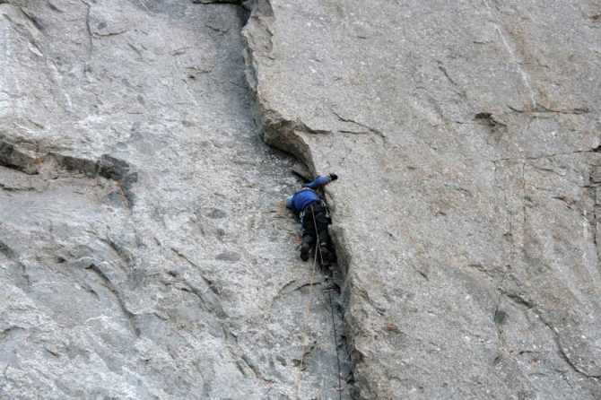 Номинанты «Хрустального пика-2009»: пик Слесова по Северной и Северо-Западной стене (Альпинизм, хрустальный пик, события, риск.ру, risk.ru, александр лавриненко, каравшин, первопроход, 6б)