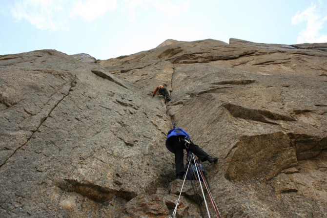 Номинанты «Хрустального пика-2009»: пик Слесова по Северной и Северо-Западной стене (Альпинизм, хрустальный пик, события, риск.ру, risk.ru, александр лавриненко, каравшин, первопроход, 6б)