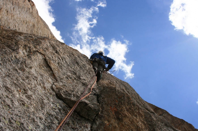 Номинанты «Хрустального пика-2009»: пик Слесова по Северной и Северо-Западной стене (Альпинизм, хрустальный пик, события, риск.ру, risk.ru, александр лавриненко, каравшин, первопроход, 6б)