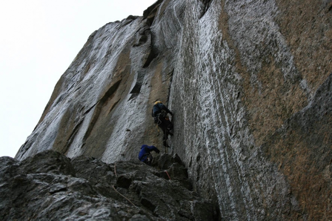 Номинанты «Хрустального пика-2009»: пик Слесова по Северной и Северо-Западной стене (Альпинизм, хрустальный пик, события, риск.ру, risk.ru, александр лавриненко, каравшин, первопроход, 6б)