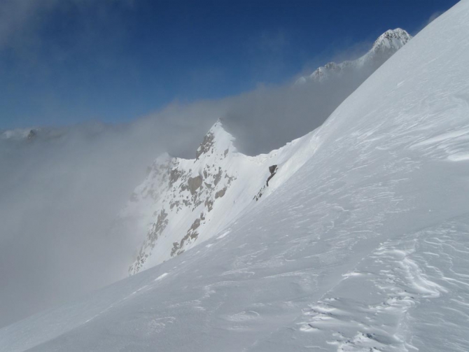Номинанты «Хрустального пика-2009»: траверс Северного массива от Крумкола до пика Пушкина (Альпинизм, тихонов, риск.ру, саша абросимов, горы, северный массив, события, risk.ru, безенги, хрустальный пик)