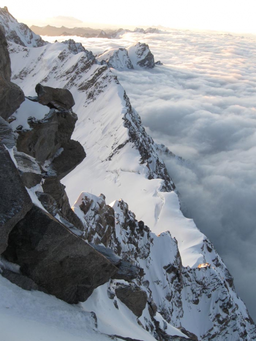 Номинанты «Хрустального пика-2009»: траверс Северного массива от Крумкола до пика Пушкина (Альпинизм, тихонов, риск.ру, саша абросимов, горы, северный массив, события, risk.ru, безенги, хрустальный пик)