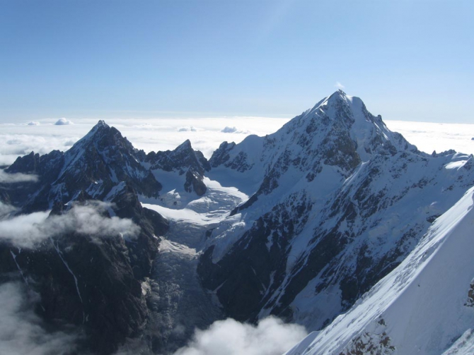 Номинанты «Хрустального пика-2009»: траверс Северного массива от Крумкола до пика Пушкина (Альпинизм, тихонов, риск.ру, саша абросимов, горы, северный массив, события, risk.ru, безенги, хрустальный пик)