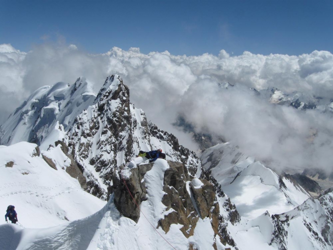 Номинанты «Хрустального пика-2009»: траверс Северного массива от Крумкола до пика Пушкина (Альпинизм, тихонов, риск.ру, саша абросимов, горы, северный массив, события, risk.ru, безенги, хрустальный пик)