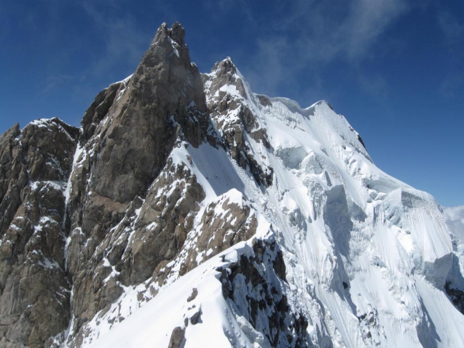 Номинанты «Хрустального пика-2009»: траверс Северного массива от Крумкола до пика Пушкина (Альпинизм, тихонов, риск.ру, саша абросимов, горы, северный массив, события, risk.ru, безенги, хрустальный пик)