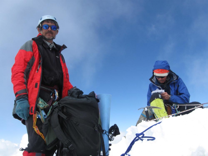 Номинанты «Хрустального пика-2009»: траверс Северного массива от Крумкола до пика Пушкина (Альпинизм, тихонов, риск.ру, саша абросимов, горы, северный массив, события, risk.ru, безенги, хрустальный пик)