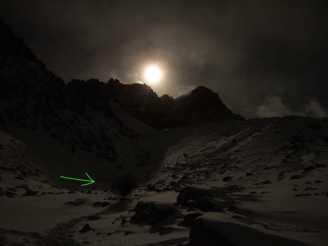 Уважаемые коллеги, что это может быть? (Альпинизм, хижина, горы, фото)