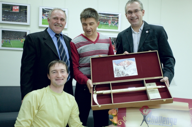 И Оскаров получают!!!! Получают Оскаров :)))))))) UPD!!! Добавлены ФОТО!!! (Альпинизм, risk.ru, фар, события, золотой ледоруб, риск.ру, хрустальный пик)