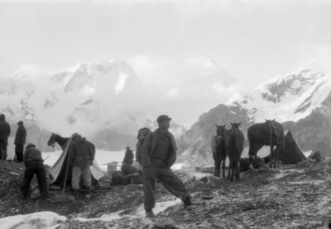 Пик Победа, 1949 (Альпинизм, инылчек, звездочка, колокольников)