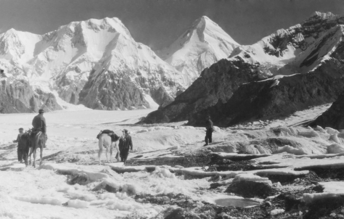 Пик Победа, 1949 (Альпинизм, инылчек, звездочка, колокольников)