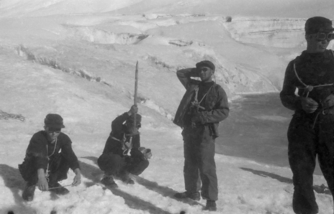 Пик Победа, 1949 (Альпинизм, инылчек, звездочка, колокольников)