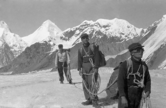 Пик Победа, 1949 (Альпинизм, инылчек, звездочка, колокольников)