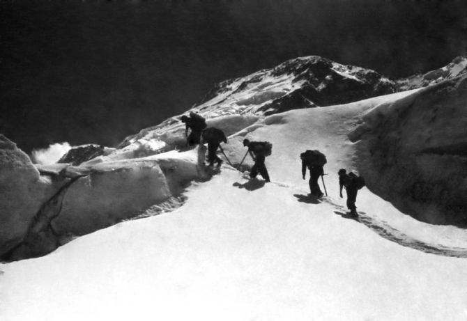 Пик Победа, 1949 (Альпинизм, инылчек, звездочка, колокольников)