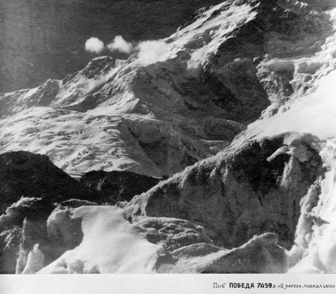 Пик Победа, 1949 (Альпинизм, инылчек, звездочка, колокольников)