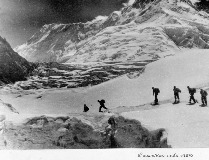 Пик Победа, 1949 (Альпинизм, инылчек, звездочка, колокольников)