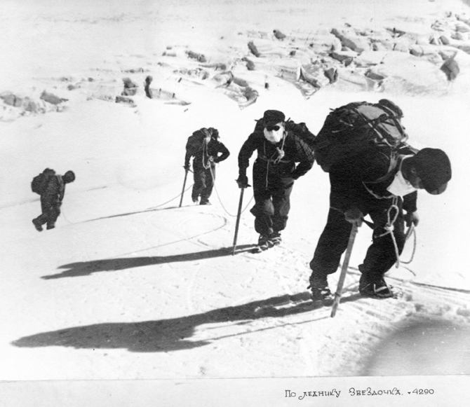 Пик Победа, 1949 (Альпинизм, инылчек, звездочка, колокольников)