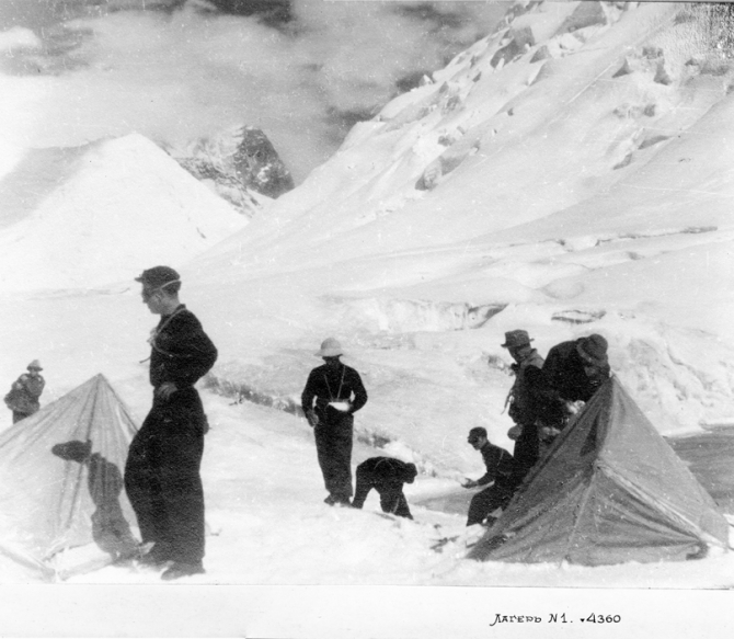 Пик Победа, 1949 (Альпинизм, инылчек, звездочка, колокольников)