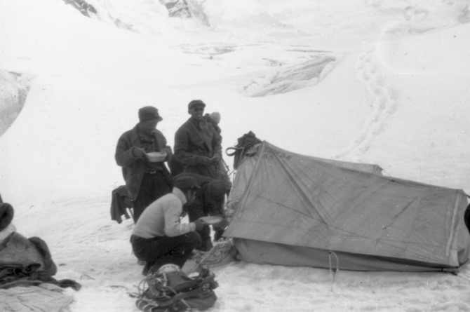 Пик Победа, 1949 (Альпинизм, инылчек, звездочка, колокольников)