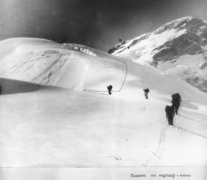 Пик Победа, 1949 (Альпинизм, инылчек, звездочка, колокольников)