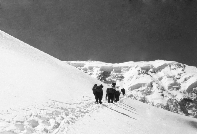 Пик Победа, 1949 (Альпинизм, инылчек, звездочка, колокольников)