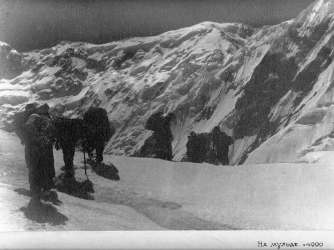 Пик Победа, 1949 (Альпинизм, инылчек, звездочка, колокольников)