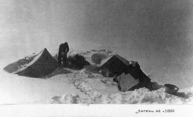 Пик Победа, 1949 (Альпинизм, инылчек, звездочка, колокольников)