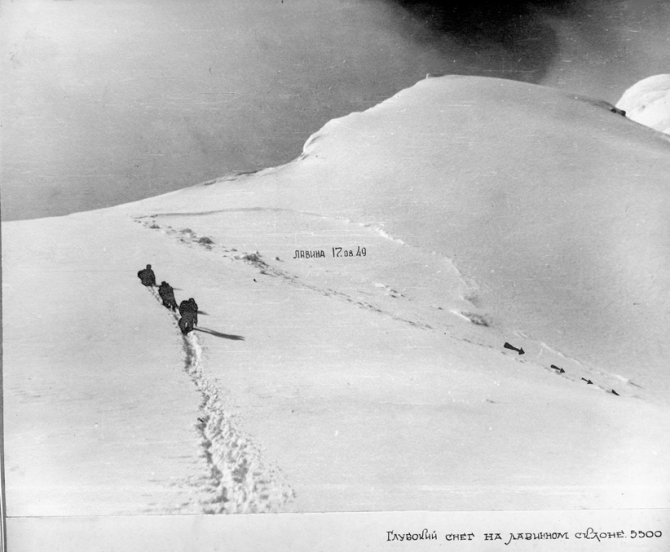 Пик Победа, 1949 (Альпинизм, инылчек, звездочка, колокольников)