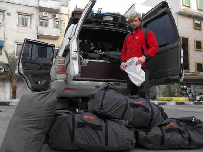 Они едут в Африку! Что в программе на сегодня? Иордания:)), Путешествия, way2africa, автопутешествие, андрей шпак, вадим шмайлов, африка, экспедиции)
