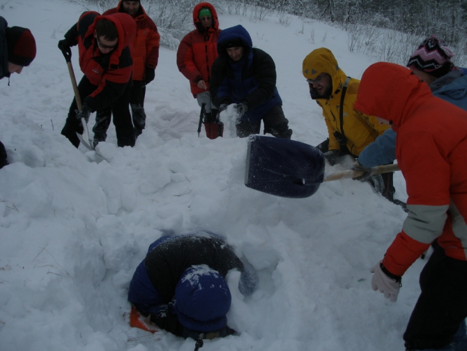 В Санкт-Петербурге прошли городские снежные занятия для альпинистов. (Альпинизм, лавинная подготовка, фасил спб, гидан)
