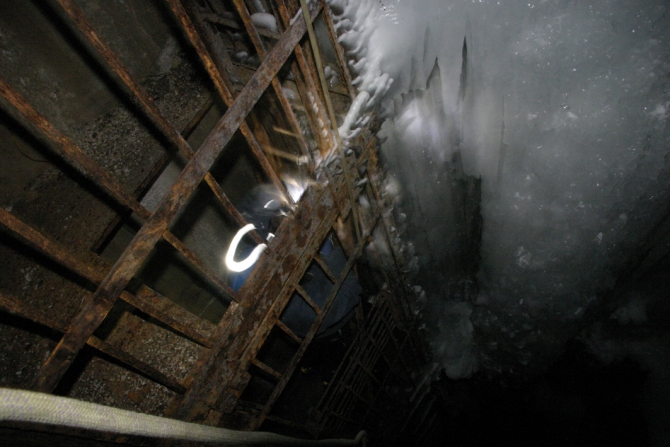 Ледолазание в шахте Северная (Ледолазание/drytoolling, дашкевич, екатеринбург)