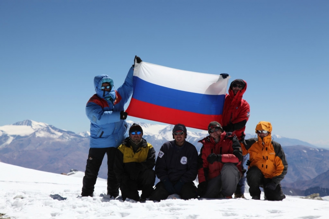 Флаг «Сочи 2014» поднят на высшую точку Южной Америки (Альпинизм, хамицаев, олимпиада 2014, россия на вершинах мира, федерация альпинизма северной осетии, федерация альпинизма россии)