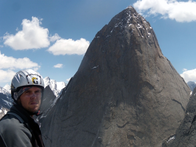 МГУ В Каравшине. Часть вторая. 4810 – по-быстрому и налегке. (Альпинизм, пик одессы)