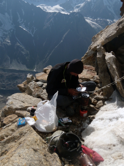 МГУ В Каравшине. Часть вторая. 4810 – по-быстрому и налегке. (Альпинизм, пик одессы)