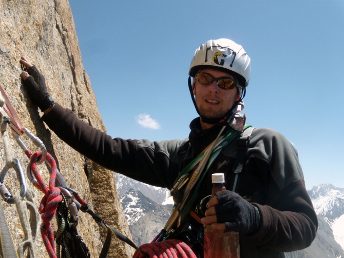 МГУ В Каравшине. Часть вторая. 4810 – по-быстрому и налегке. (Альпинизм, пик одессы)