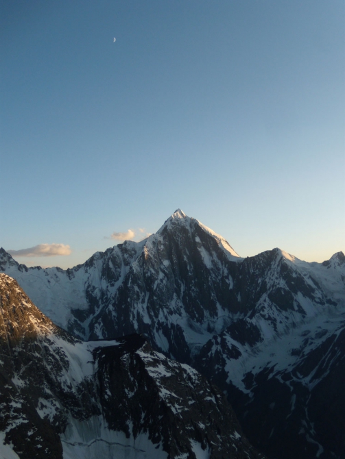 МГУ В Каравшине. Часть вторая. 4810 – по-быстрому и налегке. (Альпинизм, пик одессы)